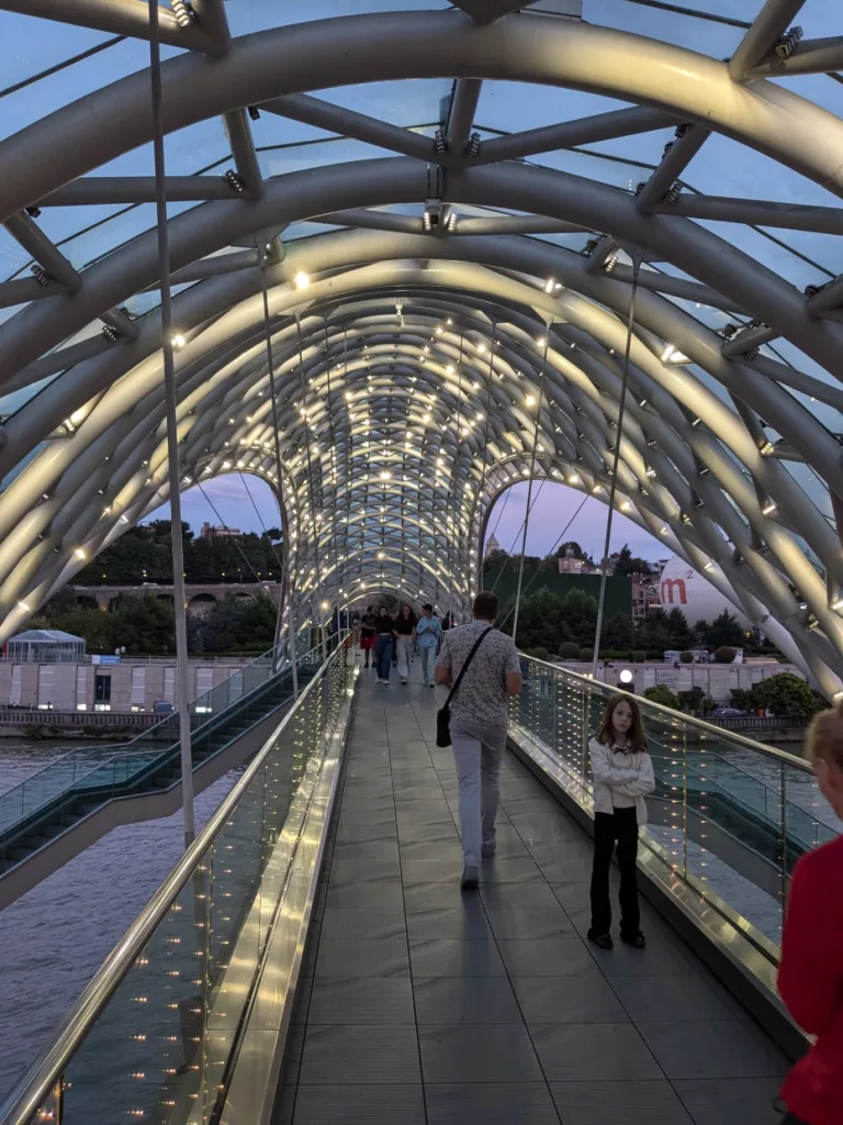 Tiflis Freiheitsbrücke