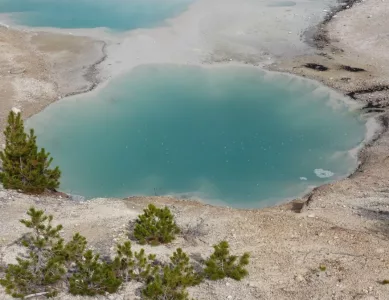 Geysire und heiße Quellen