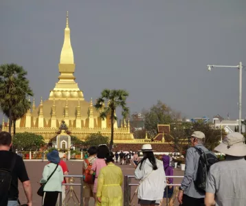 Abflug nach Laos und erste Tempelanlage