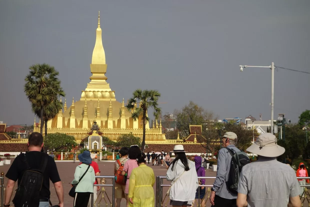 Abflug nach Laos und erste Tempelanlage